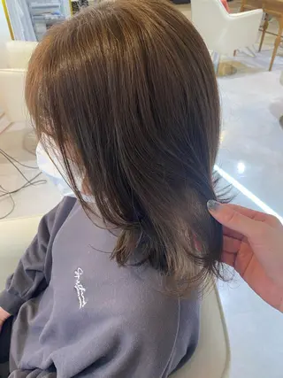 ミディアム カラー 梛木 唯のヘアスタイル