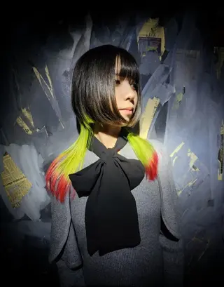 ミディアム Backbocker所属・ハイトーン/ブリーチ /デザインカラーのヘアスタイル