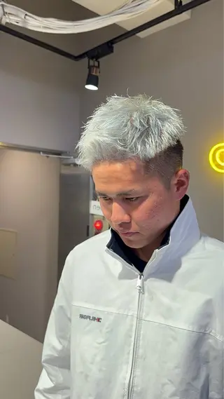 ショート カラー ヘアアレンジ メンズ 顔まわりカット の達人のヘアスタイル