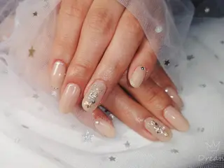 ミディアム ネイル フィルイン、長さ出し 深爪矯正のネイルデザイン