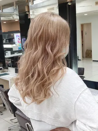 セミロング 有人/バレイヤージュ /シャドールーツのヘアスタイル