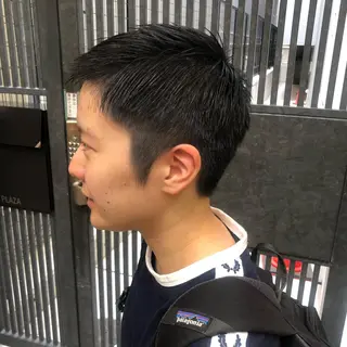 ショート カラー ウルフカット／吉村 桃子のヘアスタイル