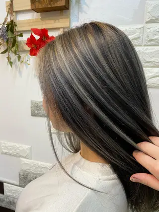 セミロング カラー ショートボブ✨️ 池田芽生のヘアスタイル