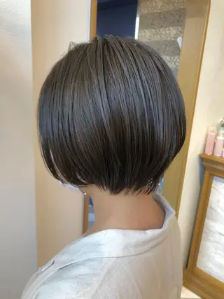 ショート レイヤーカット /透明感カラー西田のヘアスタイル
