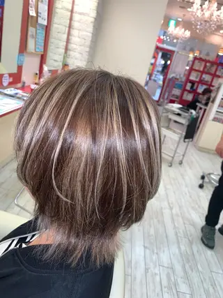 ミディアム カラー ヘアアレンジ 今村公介 ブリーチ特化、派手髪のヘアスタイル