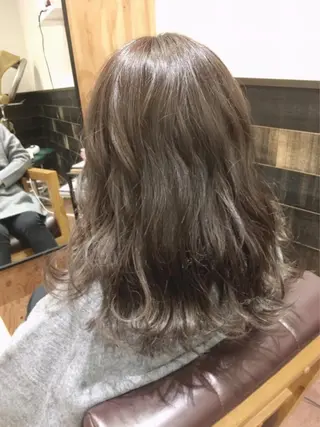セミロング カラー ヘアアレンジ nable.所属・栗林 実莉のネイルデザイン