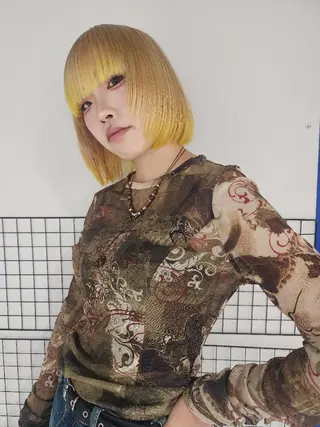 ショート Backbocker所属・ハイトーン/ブリーチ /デザインカラーのヘアスタイル