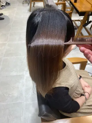 ミディアム i.+OMOTESANDO所属・mei / 艶カラー ミディアム レイヤーのヘアスタイル