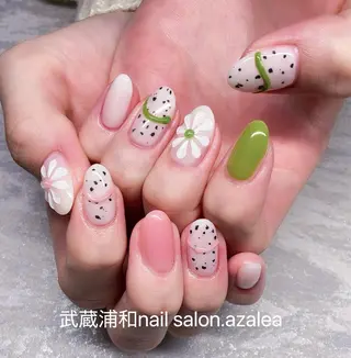 ネイル R inのネイルデザイン