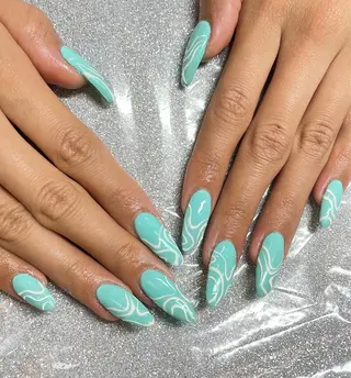 ネイル VIERU 🌈🎀💖のネイルデザイン