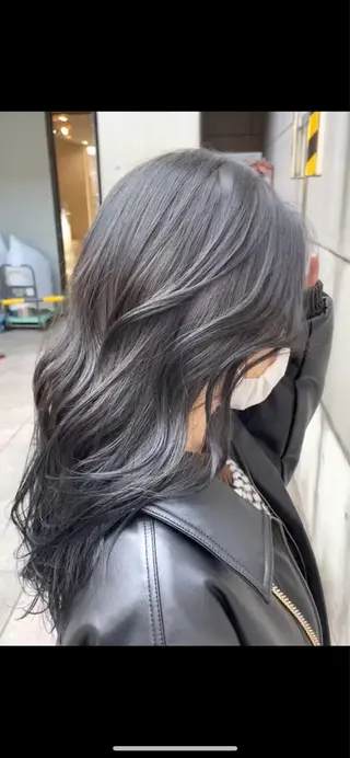 ロング カラー レイヤーカット 岩谷流星のヘアスタイル