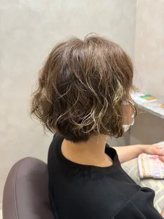 ショート ハイライト×レイヤー 🖤木津谷のヘアスタイル
