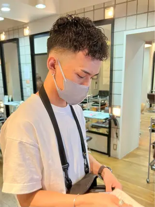 パーマ メンズ メンズパーマ/フェ ザーパーマ/古川晴輝のヘアスタイル