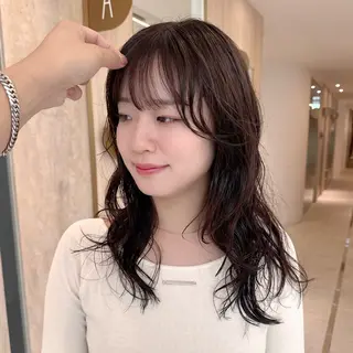セミロング foto所属・𝐁𝐋𝐔𝐄𝐓 /カット特化/新宿のヘアスタイル