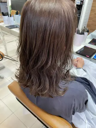 カラー ○HITOMI ○のヘアスタイル