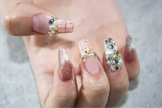 ミディアム nail&eyelash Famille池袋東口店所属・Tanaka Nailistのネイルデザイン