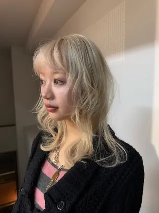 セミロング ブリーチ/艶カラー 🫧/ユーナのヘアスタイル