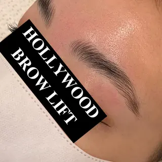 アイブロウ ui nailのネイルデザイン