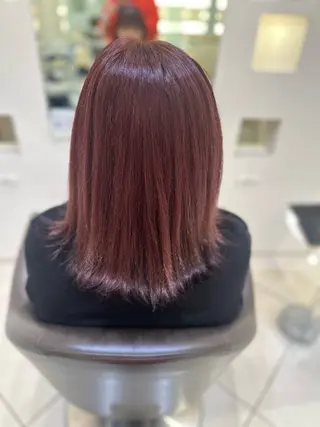 ミディアム カラー タイトボブ個性派カラ ーAKANEのヘアスタイル