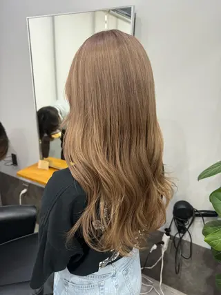 ロング カラー ミルクティーカラー グレージュ　高山慧輔のヘアスタイル