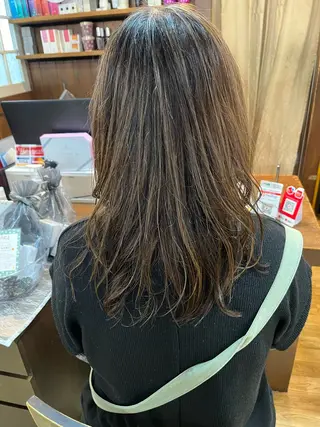 ロング パーマ 鈴木 結のヘアスタイル