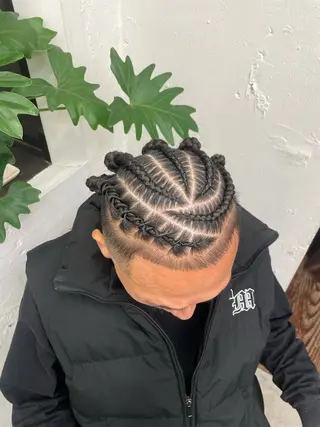 ヘアアレンジ メンズ コーンロウ／ブレイズ SYUのヘアスタイル
