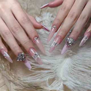 ネイル Maggie Nail🦩のネイルデザイン