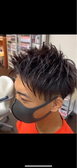 メンズ まさき✂︎ブリーチ／ デザインカラーのヘアスタイル