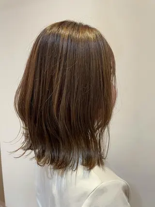 ミディアム カラー 土屋 桃佳のヘアスタイル