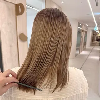 セミロング foto所属・𝐁𝐋𝐔𝐄𝐓 /カット特化/新宿のヘアスタイル