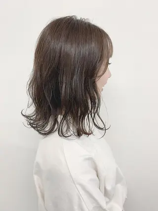 ミディアム カラー 色白に見える暗髪 梅田・増田のヘアスタイル