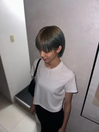 ショート カラー 花野 郁登のヘアスタイル