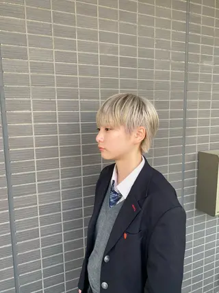 ショート カラー 友利 翔太のヘアスタイル