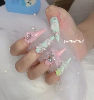 セミロング momo 長さだしのネイルデザイン