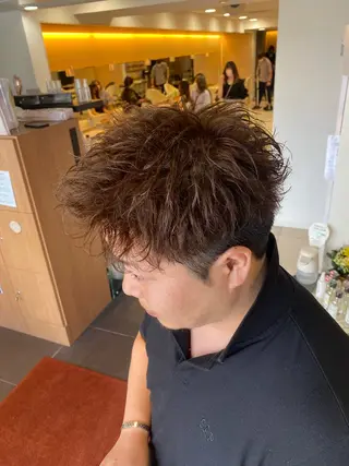 ショート パーマ メンズ 塩谷黎✨ブリーチ無W カラーメンズパーマ✨のヘアスタイル