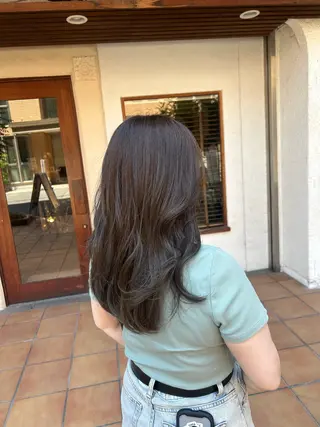 ロング カラー putri 川邉 優花のヘアスタイル