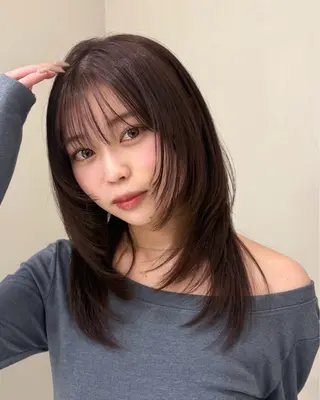 ミディアム カラー manami/ レイヤー/小顔カットのヘアスタイル