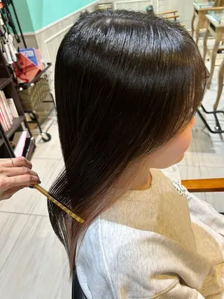 セミロング カラー イシイ シオリのヘアスタイル