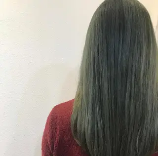 ロング カラー ヘアアレンジ 厚地 伽寧のヘアスタイル