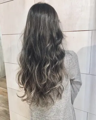 カラー ○HITOMI ○のヘアスタイル