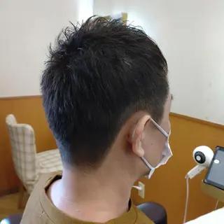 メンズ ショート カラー 仮屋 敬介のヘアスタイル