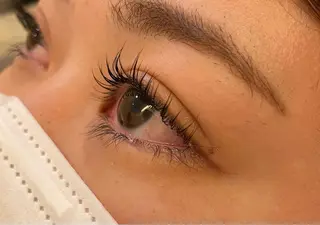 マツエク・マツパ 山本 菜月のヘアスタイル