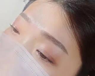 メンズ アイブロウ NAZ eyelash&eyebrow by medical salon所属・NAZ 表参道 Tomokoのマツエク・マツパデザイン