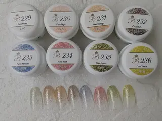 ネイル トータルビューティー TSURURU 岡崎店所属・M さちこのネイルデザイン