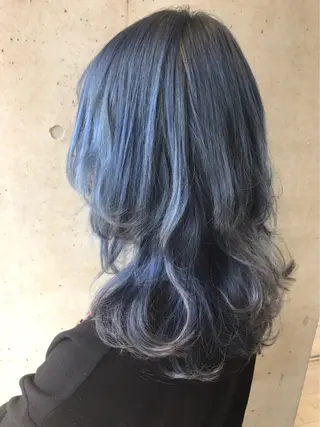 ロング カラー 一ノ瀬 蘭のヘアスタイル