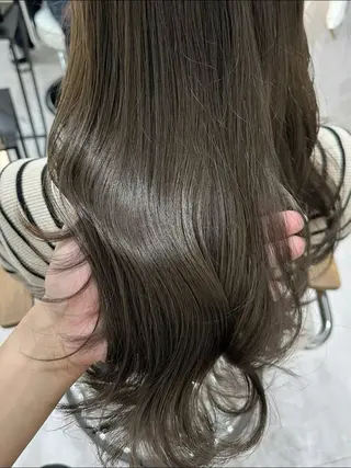 ロング カラー 赤み消し/オリーブ カーキ/福田れんのヘアスタイル