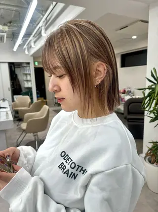 ミディアム 切りっぱなしボブイヤ リングカラー清水隆央のヘアスタイル
