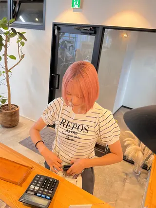 ショート カラー ハイトーンカラ ー/小川のヘアスタイル