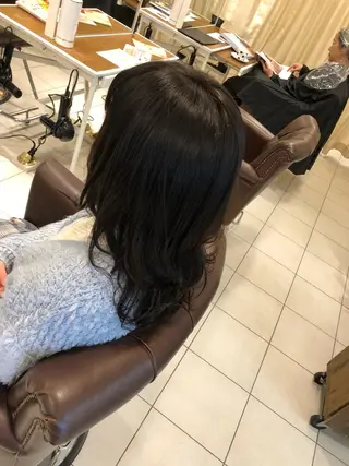 セミロング ブリーチカラー🌈 嘉名 真樹のヘアスタイル