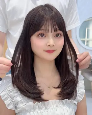 ミディアム レイヤーカット/ 顔まわり/アオイのヘアスタイル